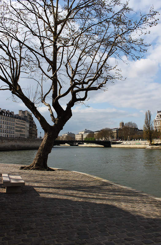 Un seul être vous manque, et tout est dépeuplé...