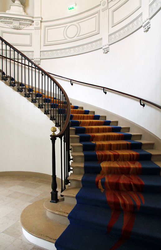 Maitre Renard, sur un escalier perché...