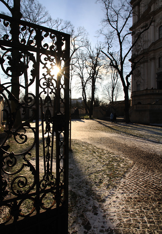 Porte ouverte sur toute éventualité