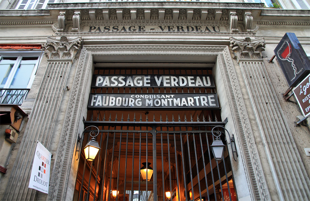 La bouche où s'engouffrent les badauds